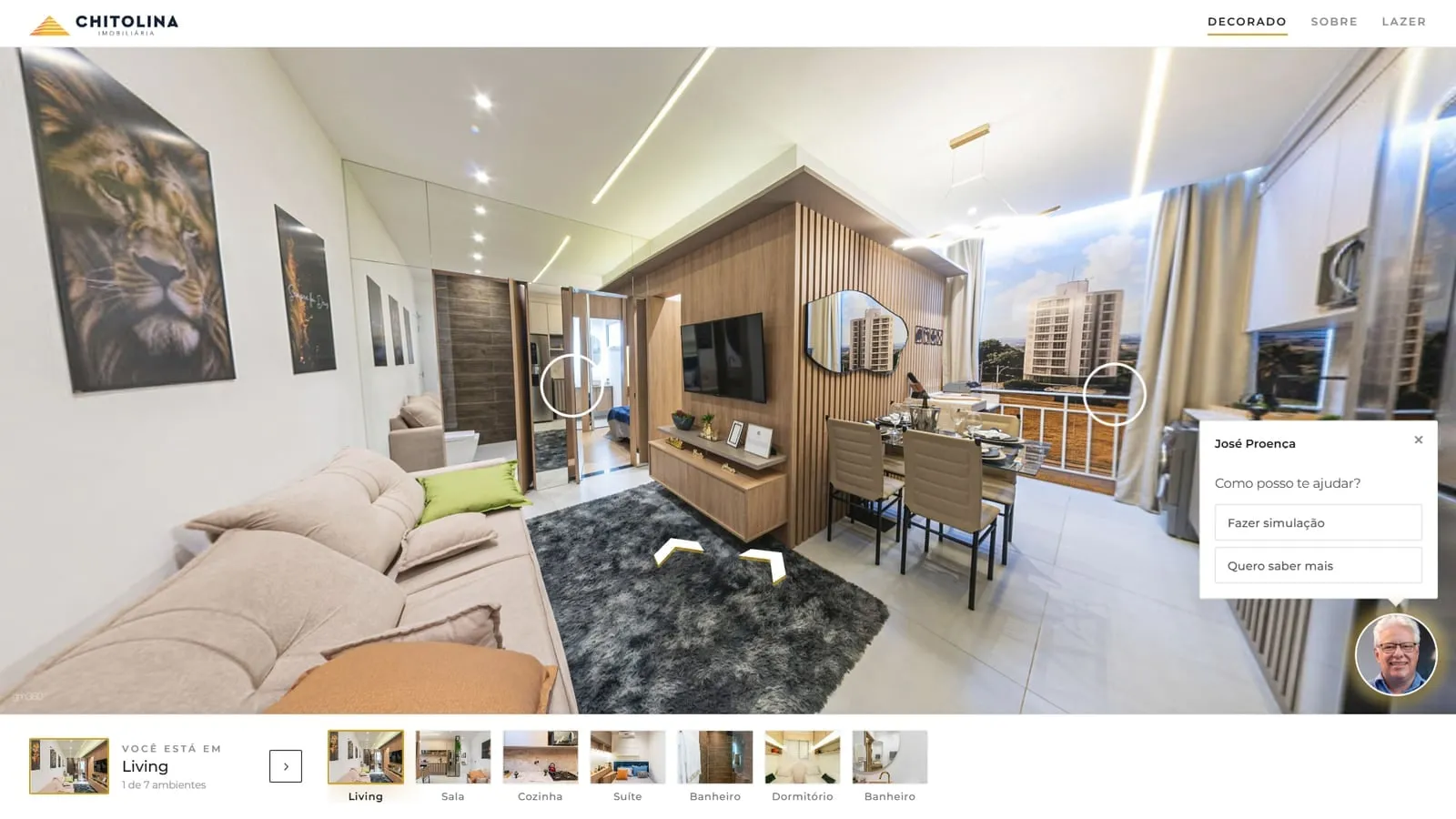 Tour aberto pelo link do corretor no living do decorado, sem o chip de corretores nem o botão de simulação, com a foto do corretor no canto e o balão Como posso te ajudar com as ações Fazer simulação e Quero saber mais